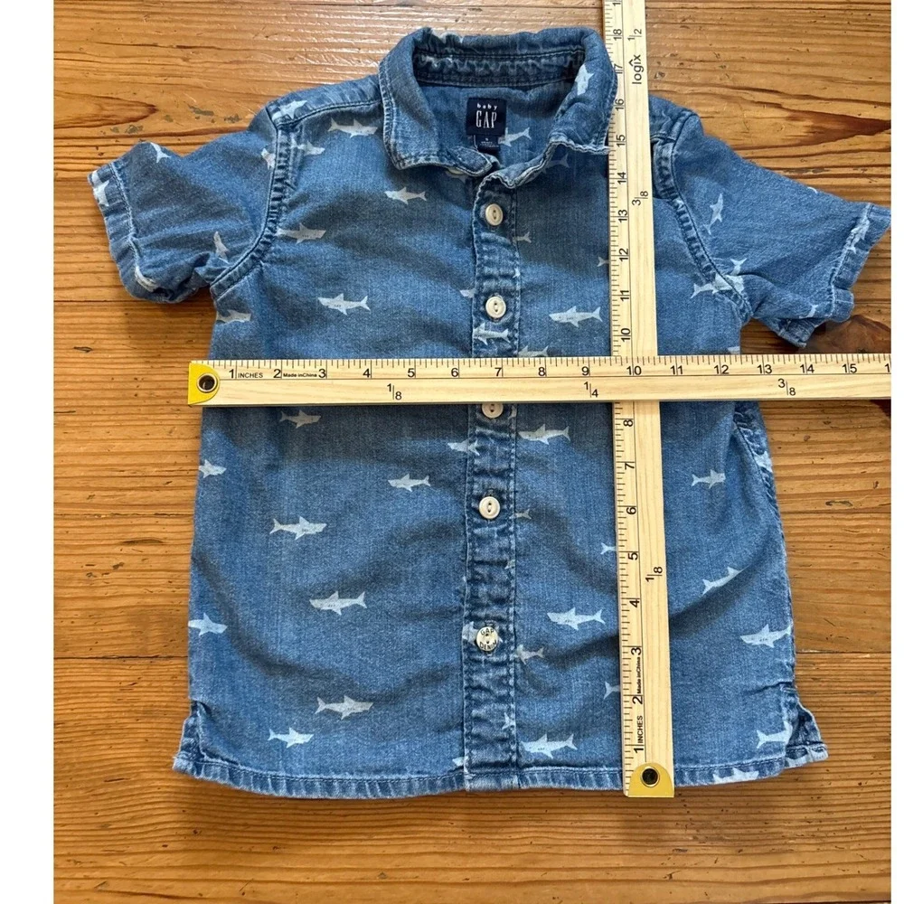 Baby Gap Denim Shirt Toddler Blue‎ Shark Print Short Sleeve Button Down SIZE 5T